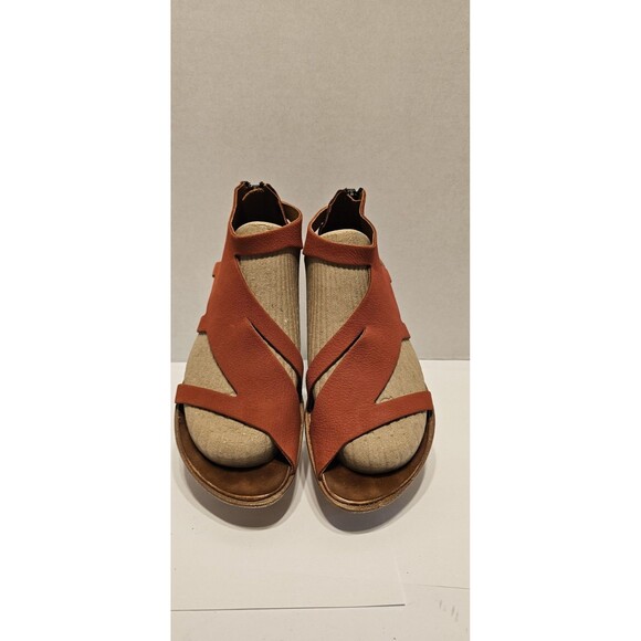 Cydwoq Rock Sandals Orange Leather Resort Retail $316 Sz 37 U.S. 6.5 - 7 - Picture 2 of 8